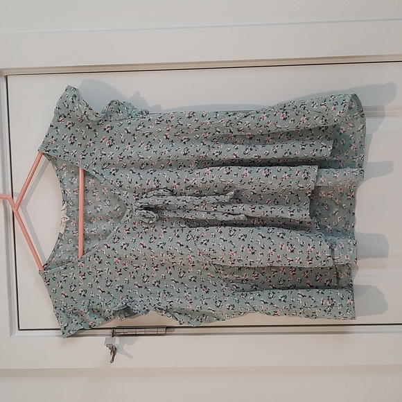Kingston grey flutter sleeve flowy top - Picture 1 of 4